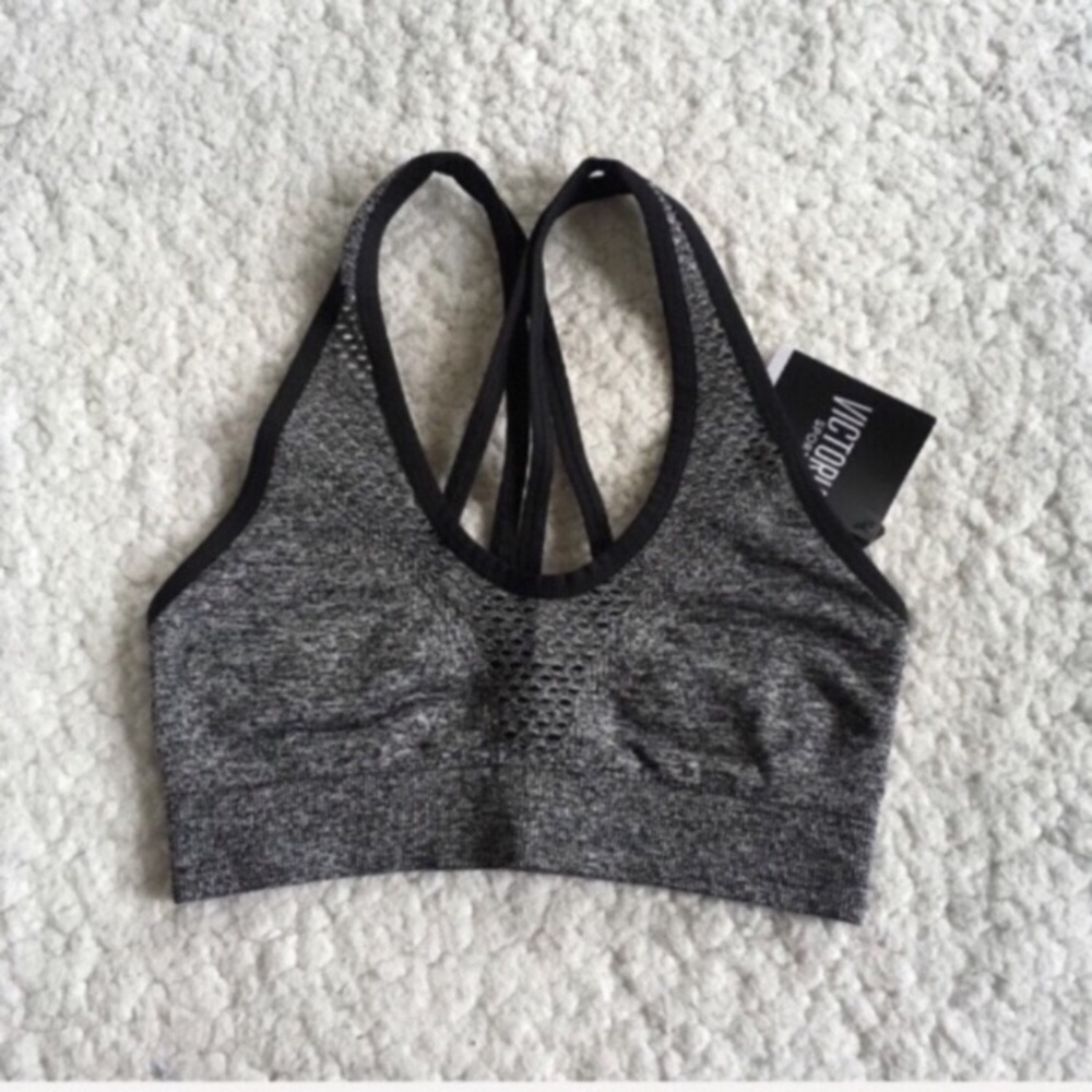 🛍 Victoria’s Secret Black Strappy Sport Bra NWT